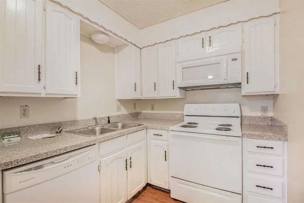 709 Pleasant Manor Manor Burleson, TX 76028