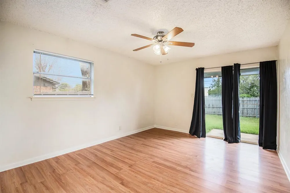 709 Pleasant Manor Manor Burleson, TX 76028