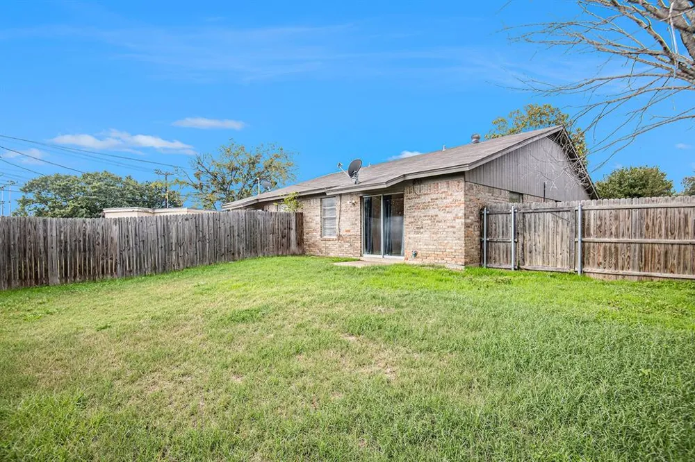 709 Pleasant Manor Manor Burleson, TX 76028