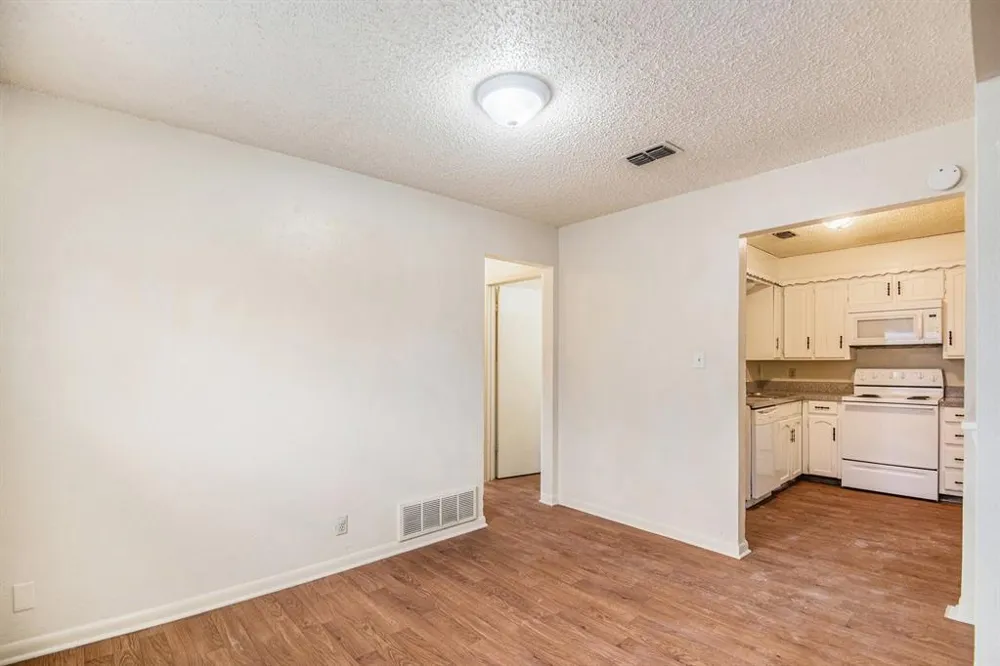 709 Pleasant Manor Manor Burleson, TX 76028