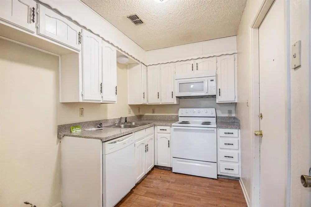 709 Pleasant Manor Manor Burleson, TX 76028