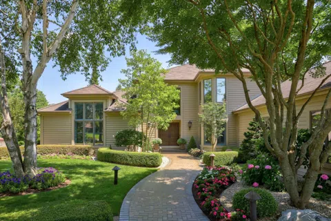 210 Golfview Drive