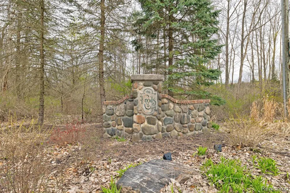 207 ASTOR KNOLLS DRIVE Groveland Township, MI 48462
