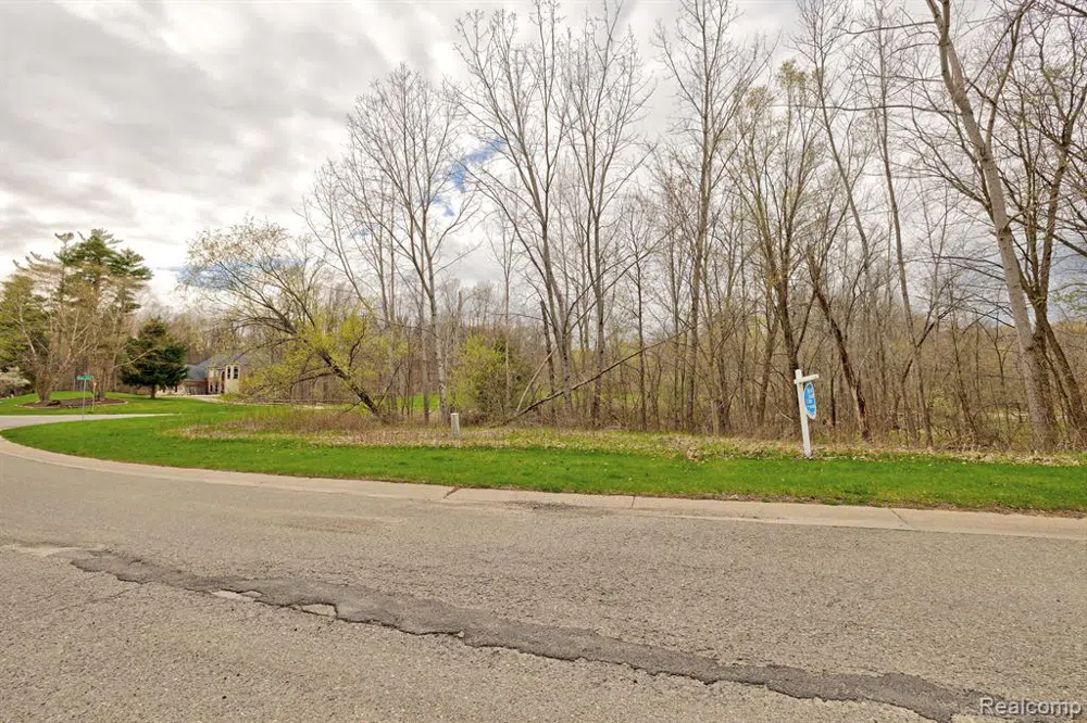 207 ASTOR KNOLLS DRIVE Groveland Township, MI 48462