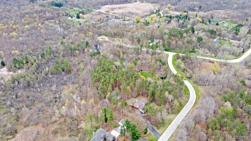207 ASTOR KNOLLS DRIVE Groveland Township, MI 48462