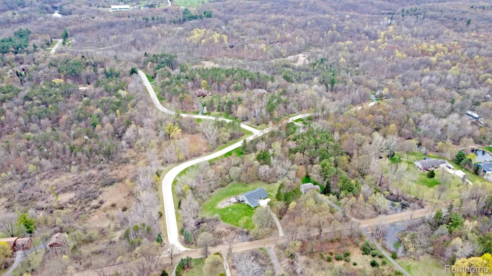 313 Dogwood Lane Groveland Township, MI 48462