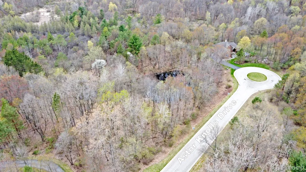 313 Dogwood Lane Groveland Township, MI 48462