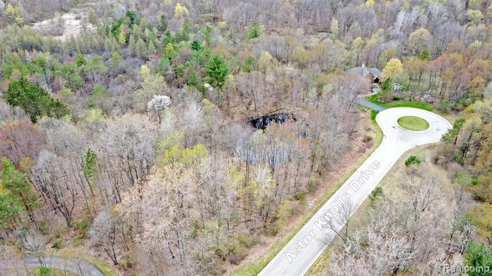 503 BLUEBIRD TRAIL Groveland Township, MI 48462