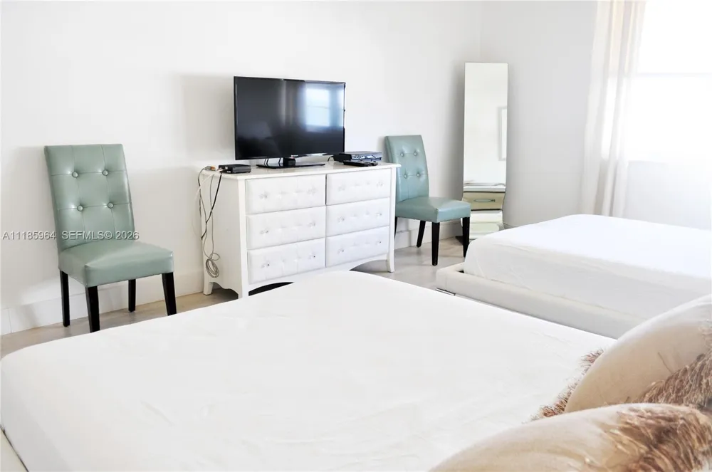 100 Lincoln Rd #910 Miami Beach, FL 33139