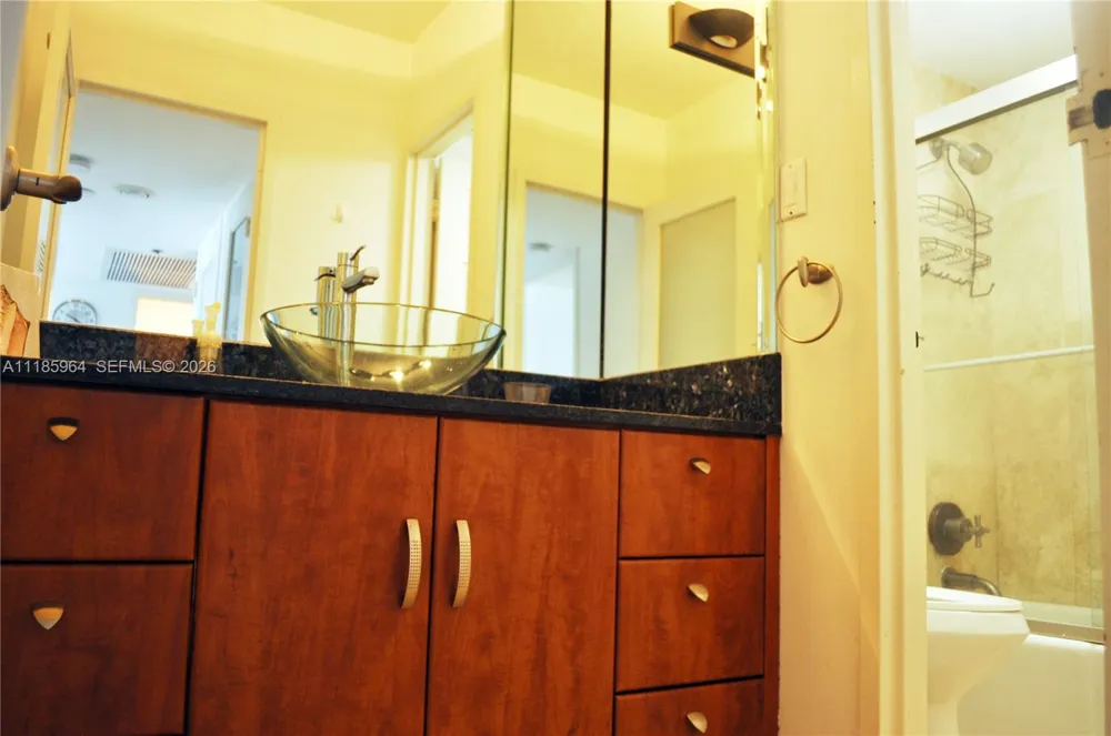 100 Lincoln Rd #910 Miami Beach, FL 33139