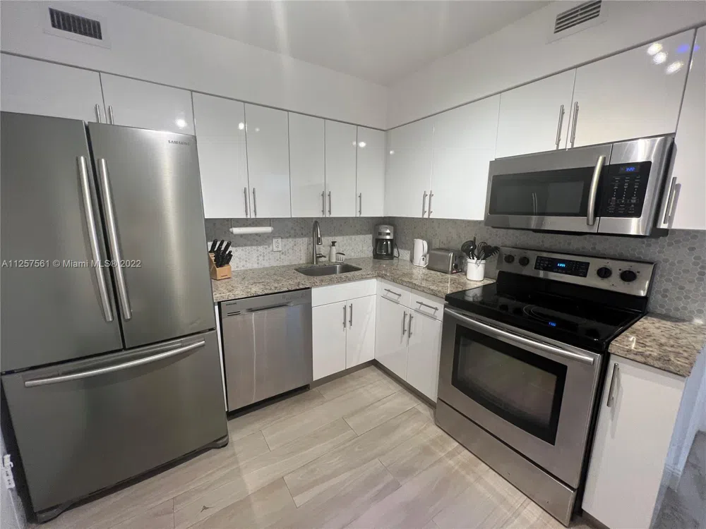 5151 Collins Ave #725 Miami Beach, FL 33140