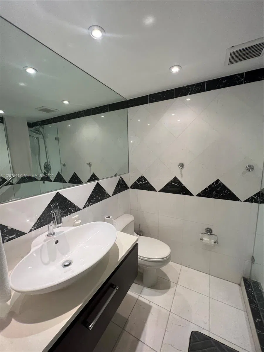 5151 Collins Ave #725 Miami Beach, FL 33140