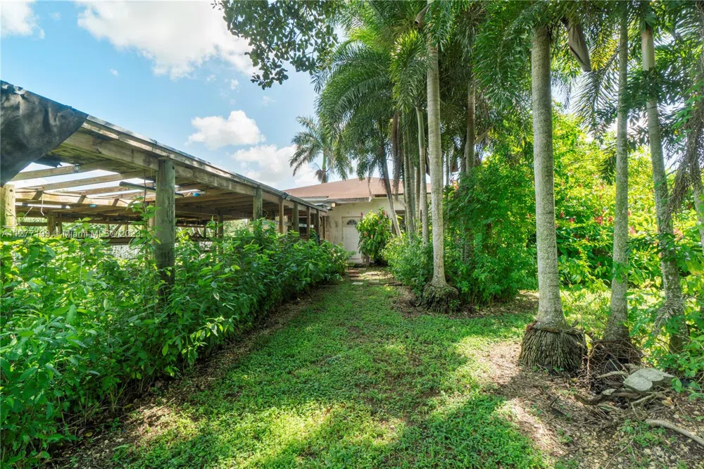 25950 SW 187 AVE Homestead, FL 33031
