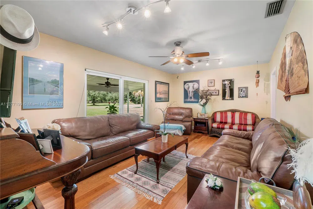 25950 SW 187 AVE Homestead, FL 33031