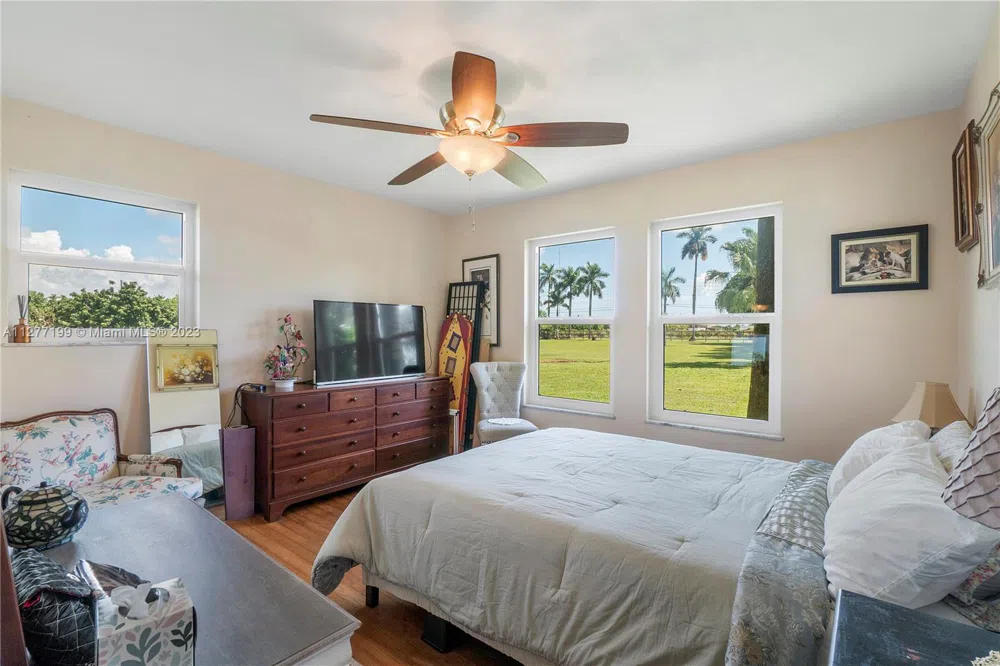 25950 SW 187 AVE Homestead, FL 33031