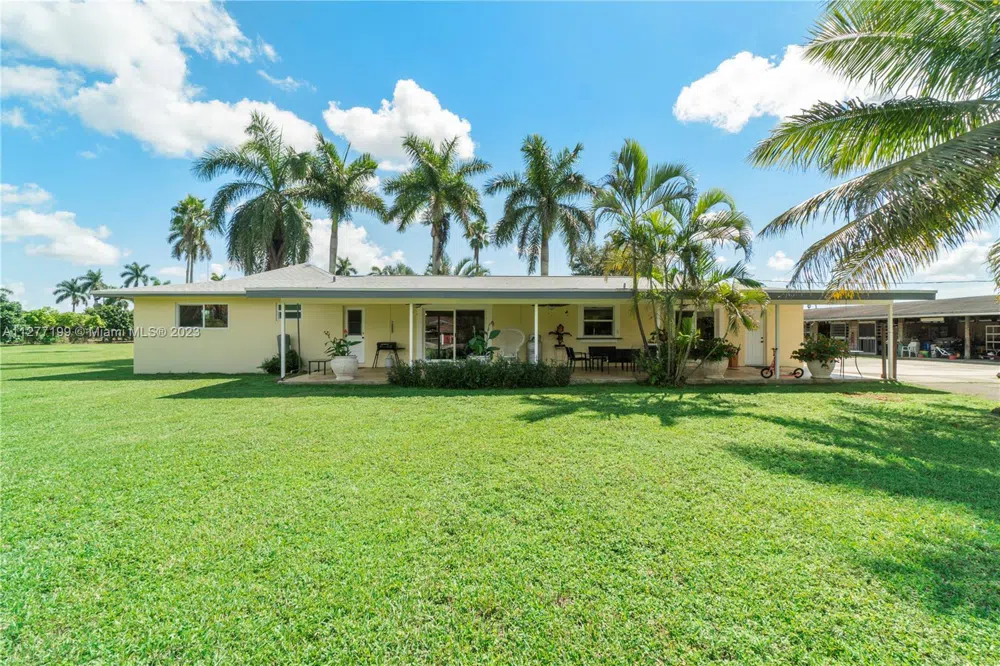 25950 SW 187 AVE Homestead, FL 33031