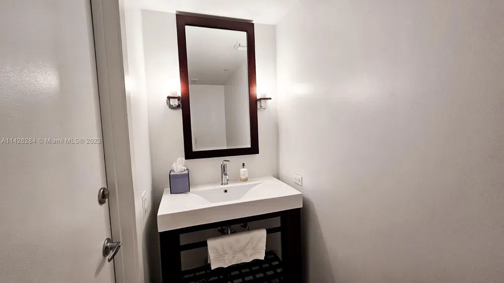 17315 E Collins Ave #1102 Sunny Isles Beach, FL 33160