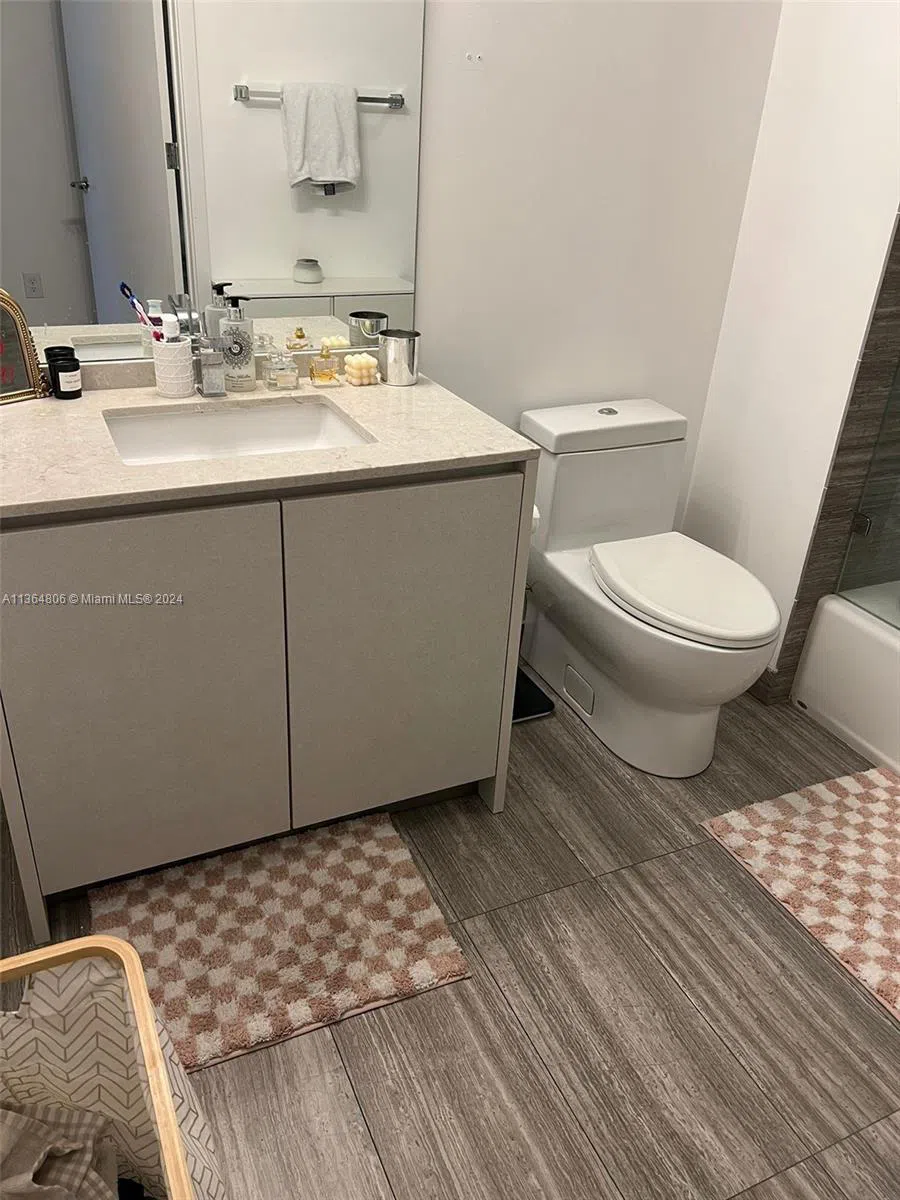 1010 Brickell Ave #2010 Miami, FL 33131
