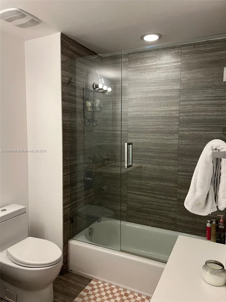 1010 Brickell Ave #2010 Miami, FL 33131