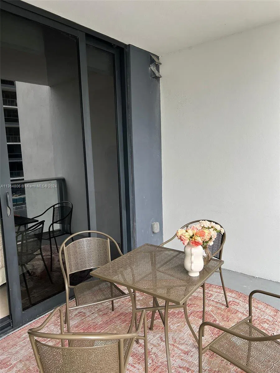 1010 Brickell Ave #2010 Miami, FL 33131