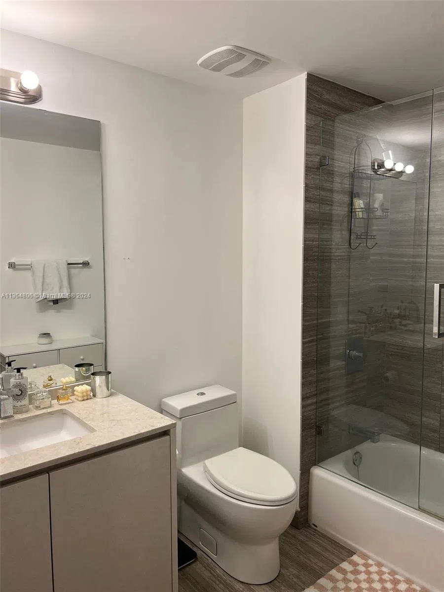 1010 Brickell Ave #2010 Miami, FL 33131