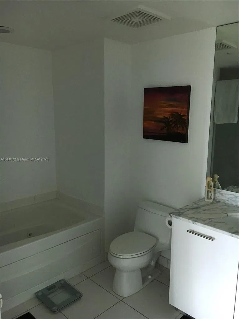 55 SE 6 ST #2006 Miami, FL 33131
