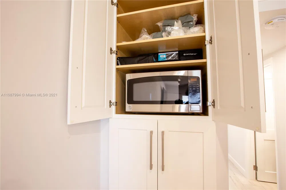 300 Oregon St #204 Hollywood, FL 33019