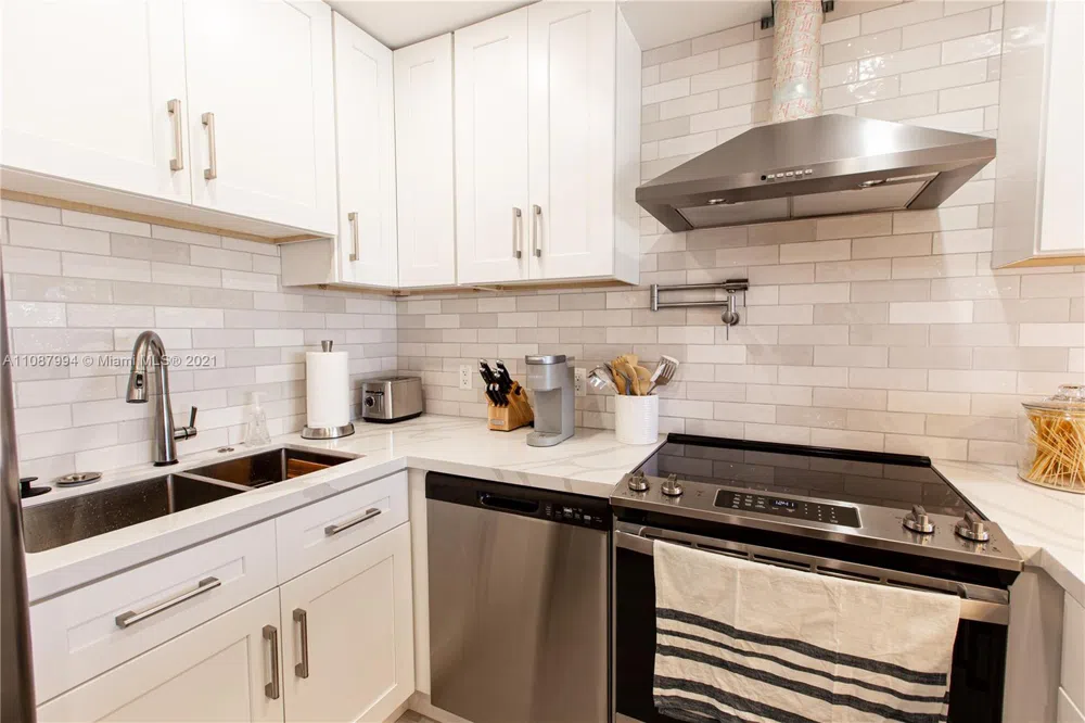 300 Oregon St #204 Hollywood, FL 33019