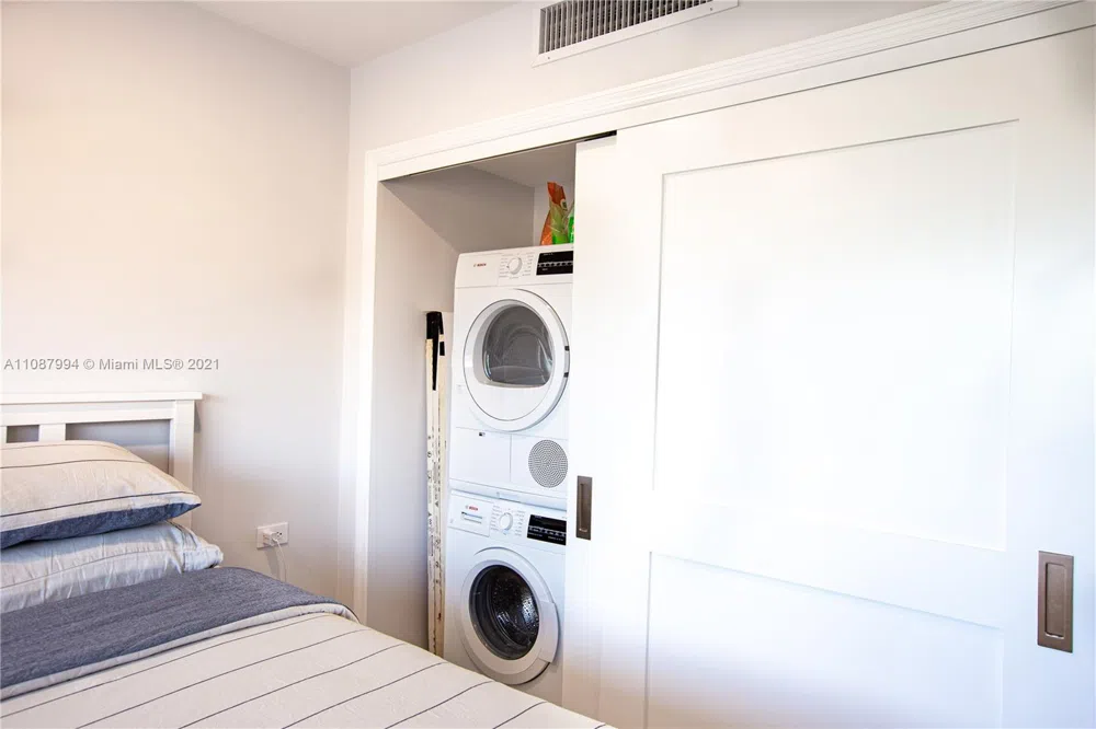 300 Oregon St #204 Hollywood, FL 33019