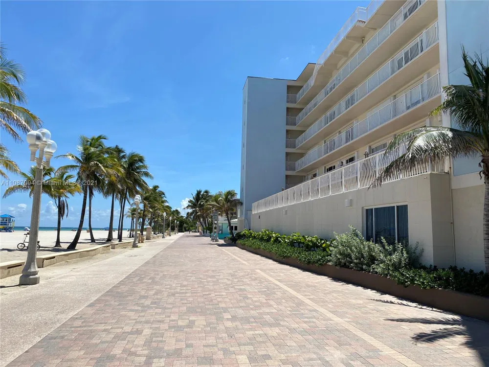 300 Oregon St #204 Hollywood, FL 33019