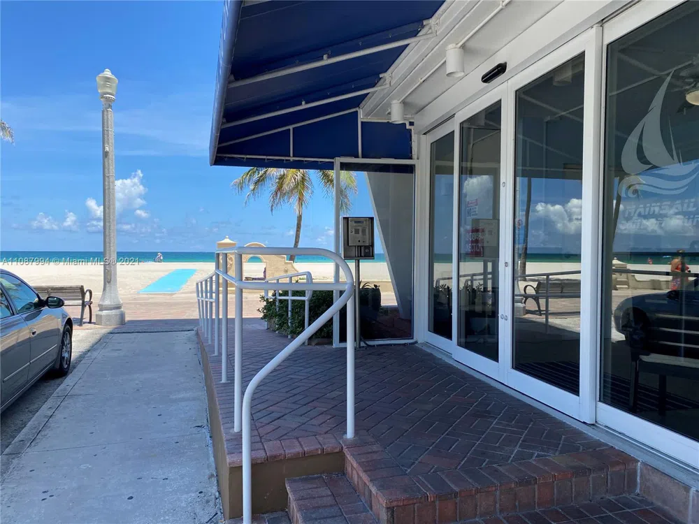 300 Oregon St #204 Hollywood, FL 33019