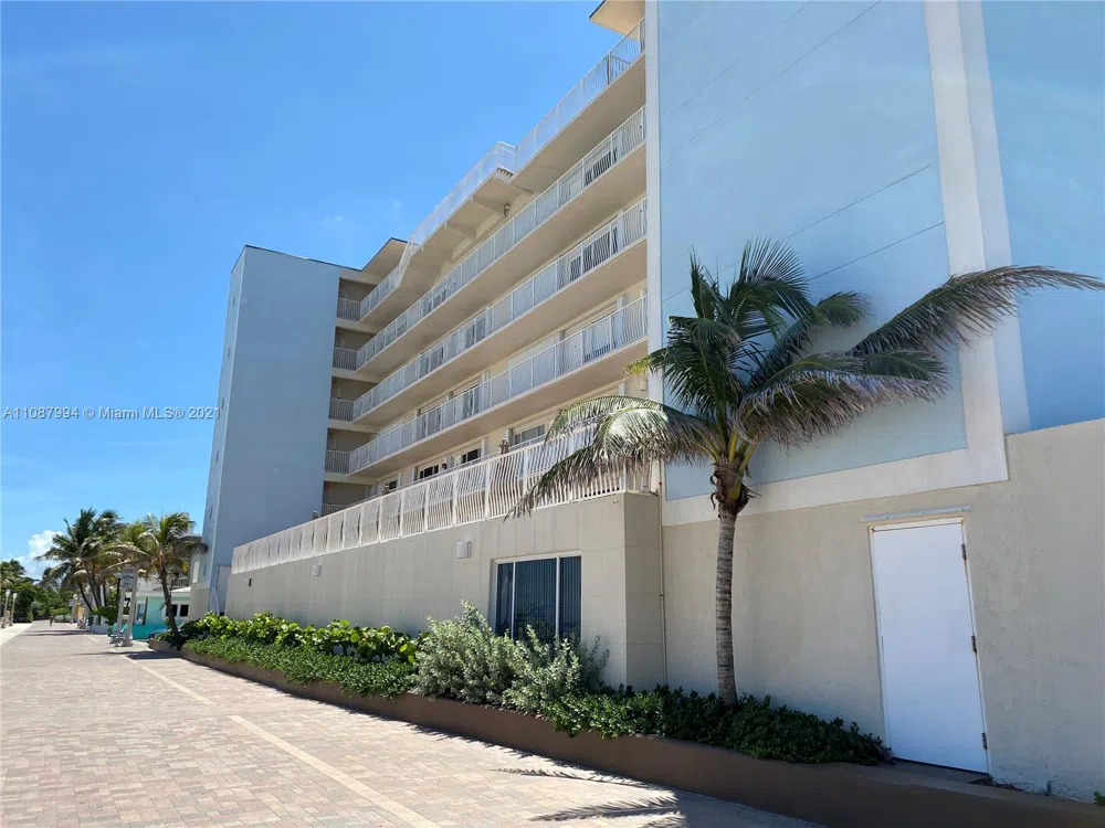 300 Oregon St #204 Hollywood, FL 33019