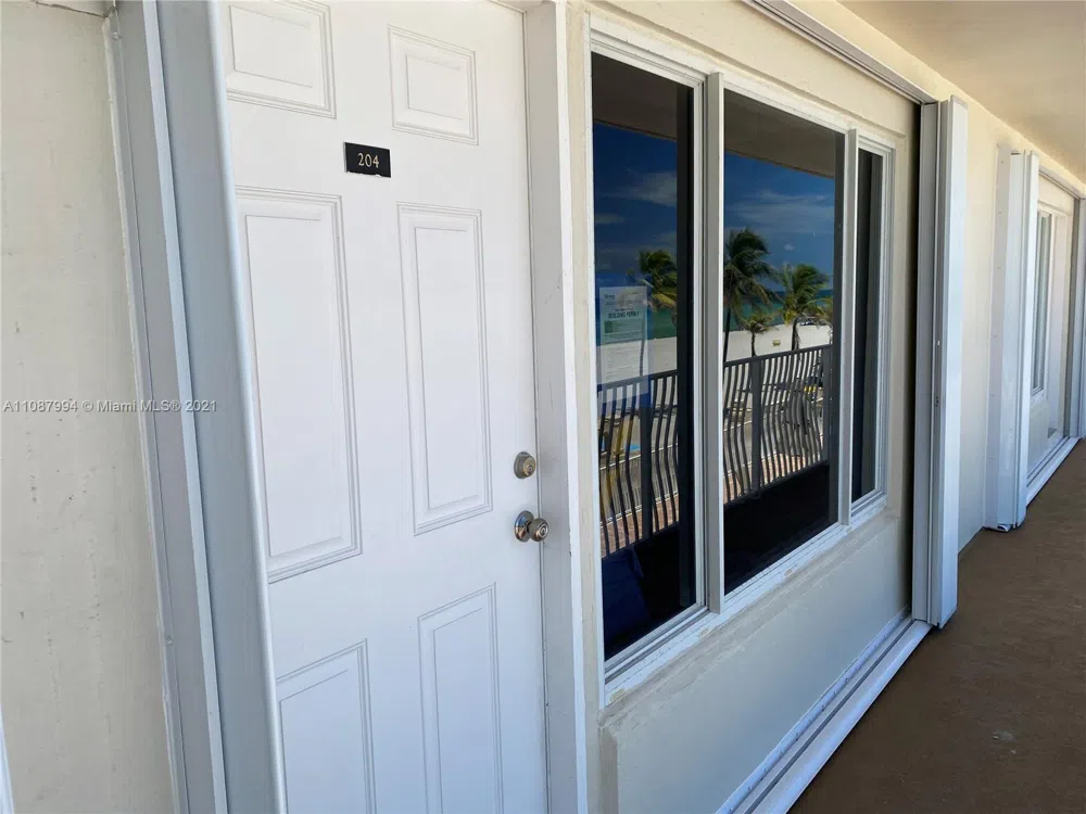 300 Oregon St #204 Hollywood, FL 33019