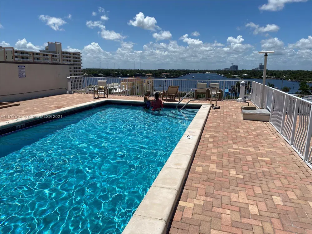 300 Oregon St #204 Hollywood, FL 33019