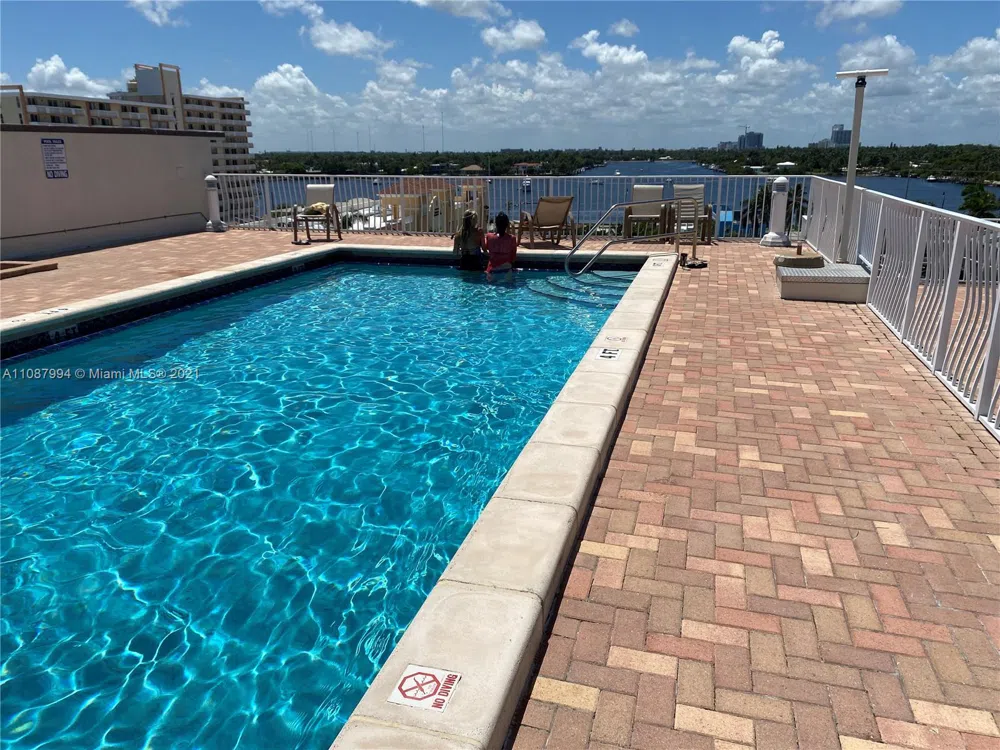 300 Oregon St #204 Hollywood, FL 33019
