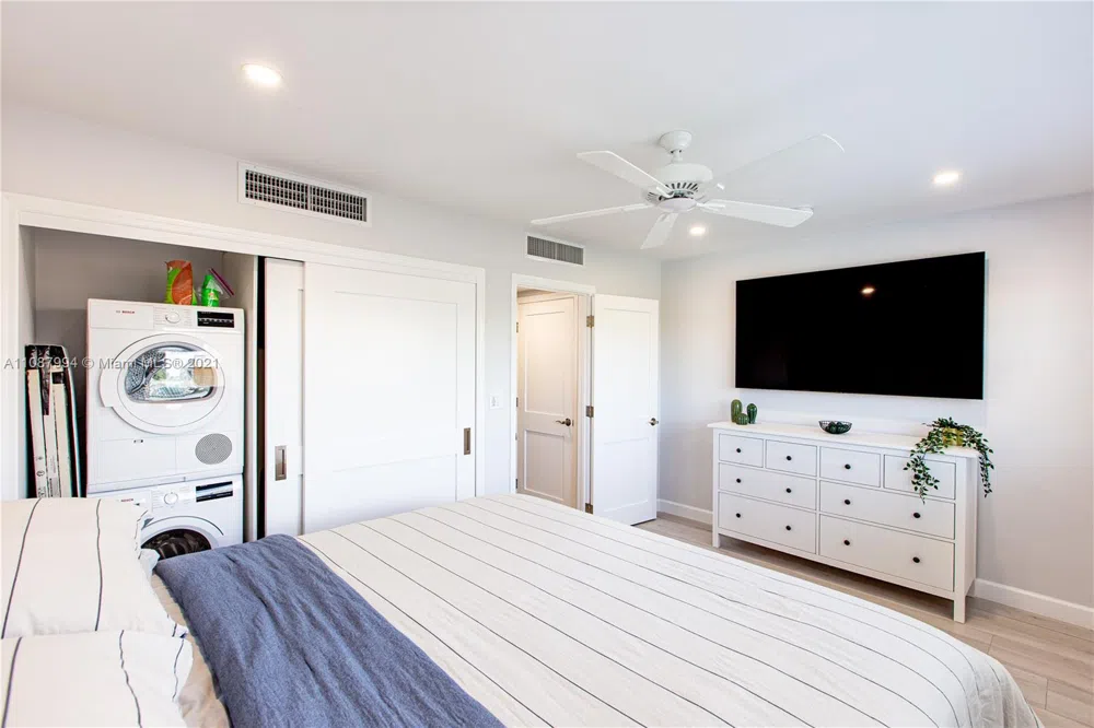 300 Oregon St #204 Hollywood, FL 33019