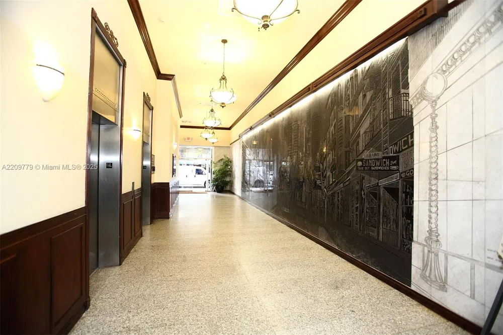 28 W FLAGLER ST #various Miami, FL 33130