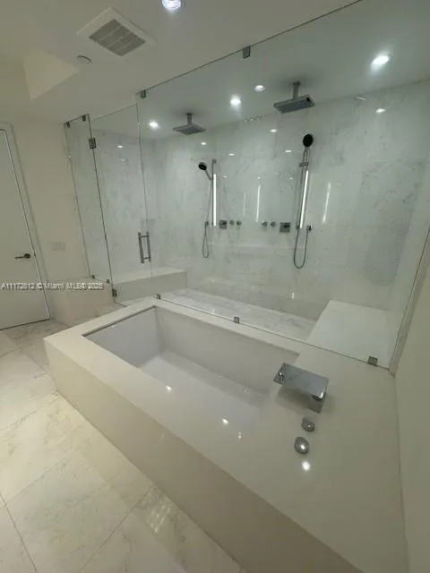 18555 Collins Ave #2905 Sunny Isles Beach, FL 33160