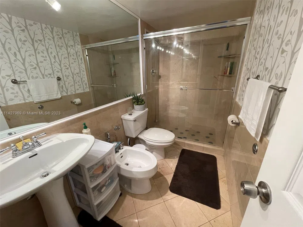 5151 Collins Ave #1523 Miami Beach, FL 33140