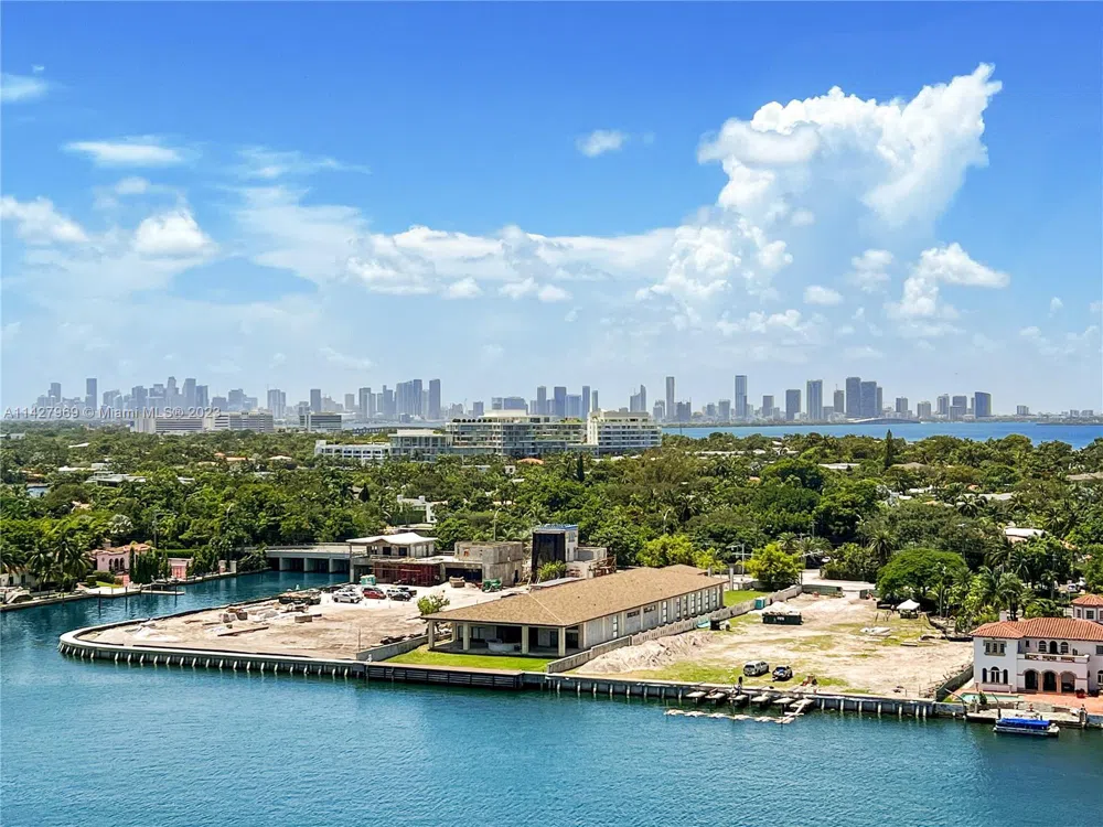 5151 Collins Ave #1523 Miami Beach, FL 33140