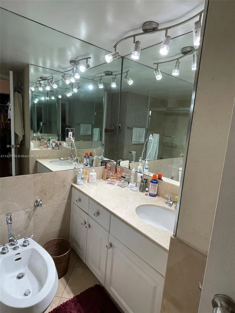 5151 Collins Ave #1523 Miami Beach, FL 33140