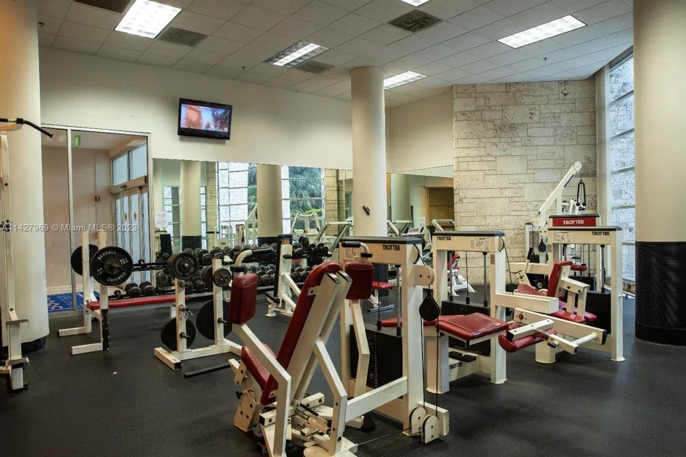 5151 Collins Ave #1523 Miami Beach, FL 33140