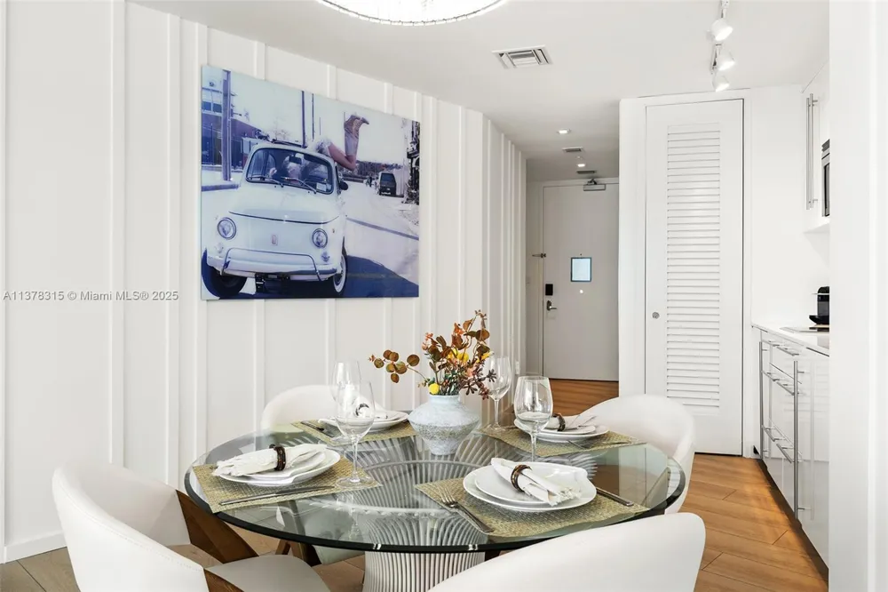 2201 Collins Ave #811 Miami Beach, FL 33139