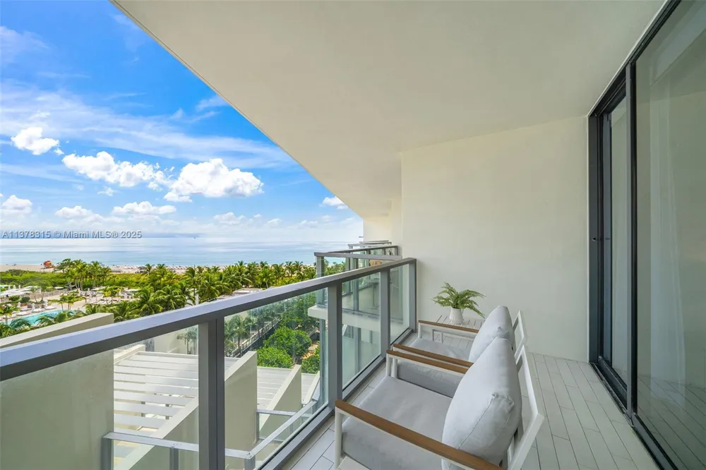 2201 Collins Ave #811 Miami Beach, FL 33139