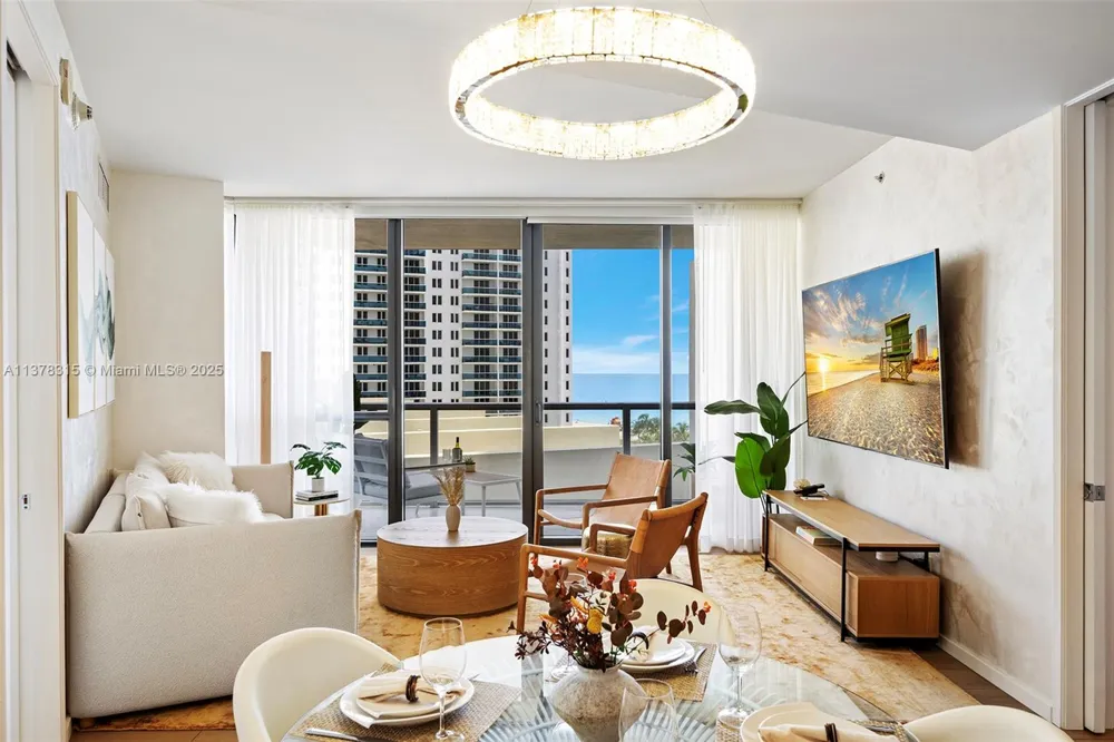 2201 Collins Ave #811 Miami Beach, FL 33139