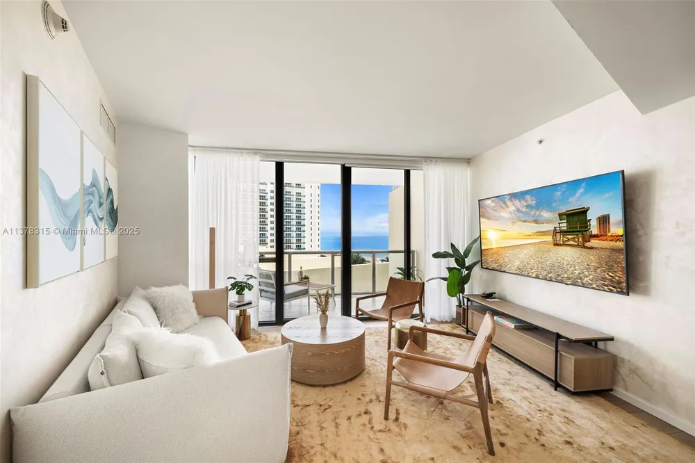 2201 Collins Ave #811 Miami Beach, FL 33139