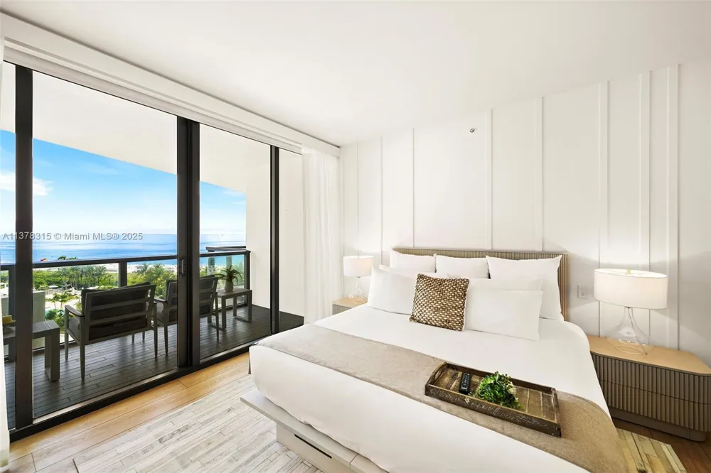 2201 Collins Ave #811 Miami Beach, FL 33139