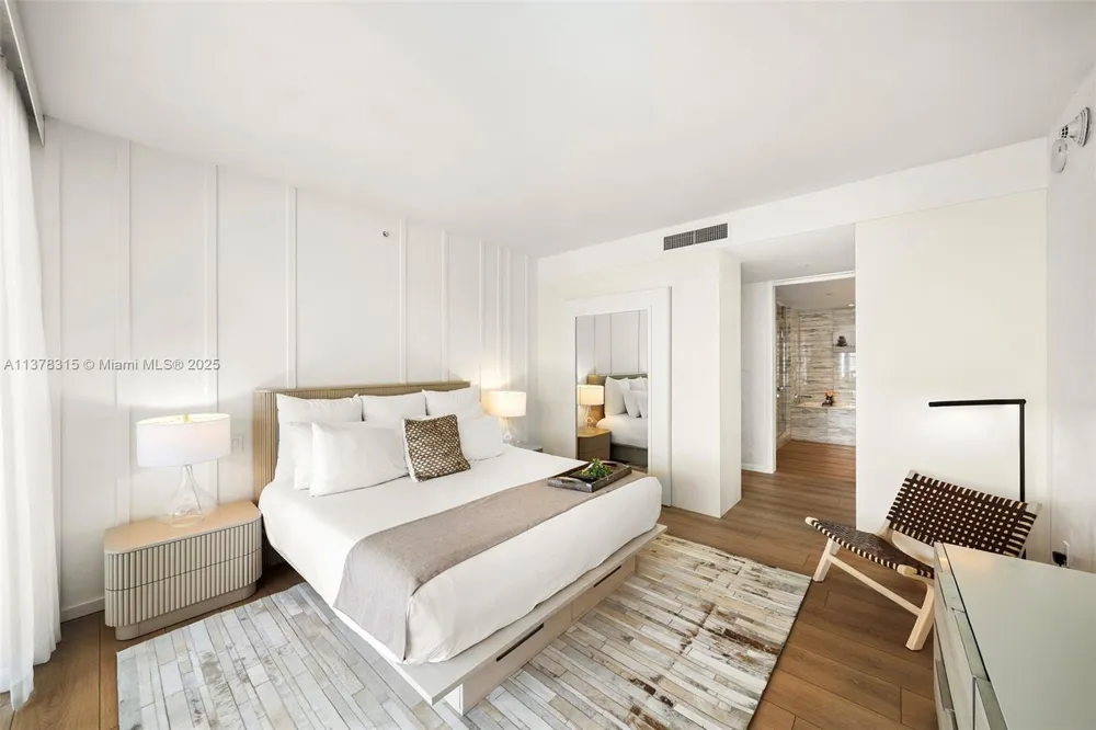 2201 Collins Ave #811 Miami Beach, FL 33139