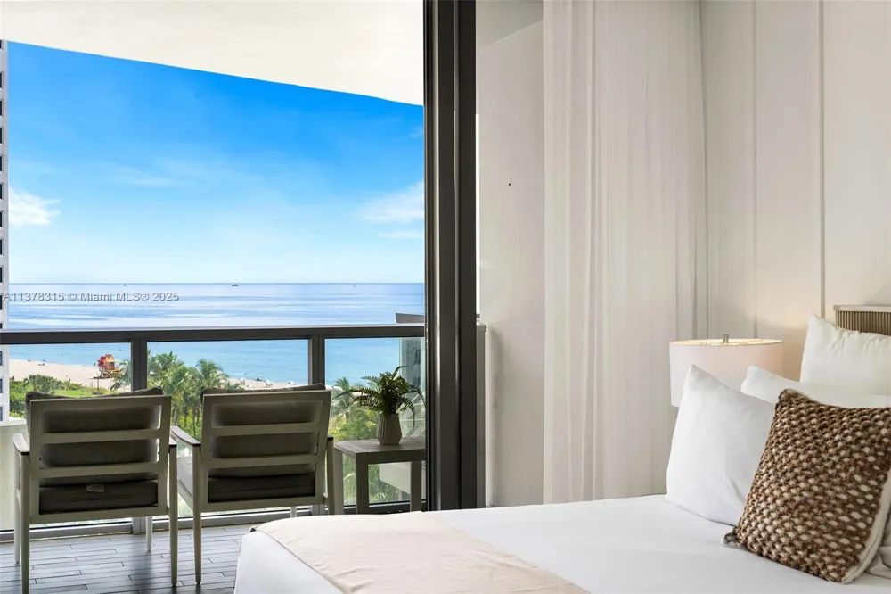 2201 Collins Ave #811 Miami Beach, FL 33139