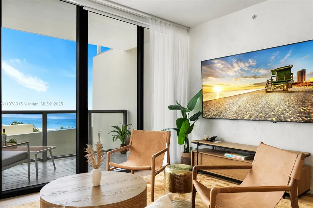 2201 Collins Ave #811 Miami Beach, FL 33139